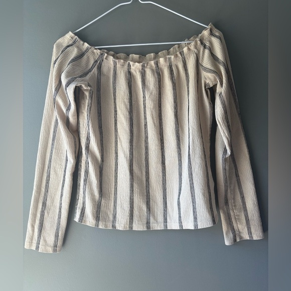 That’s it! Size small, off the shoulder, striped, cream coloured top - Picture 2 of 7